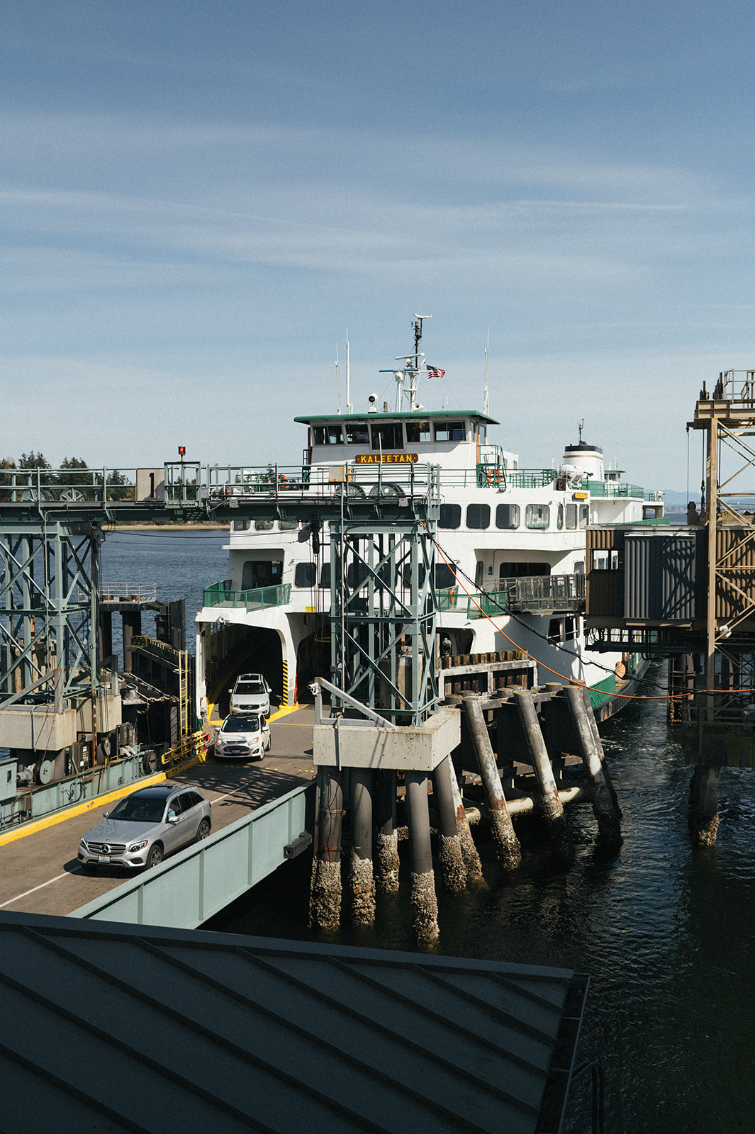 The Kaleetan ferry approaches the Bainbridge Island dock under clear skies